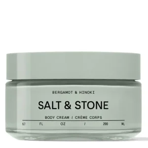 SALT & STONE GAZDAG TESTÁPOLÓ KRÉM - BERGAMOT & HINOKI Alacsony ár