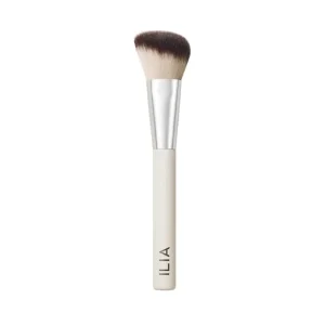 ILIA BEAUTY Sculpting bronzosító és highlighter ecset Akció